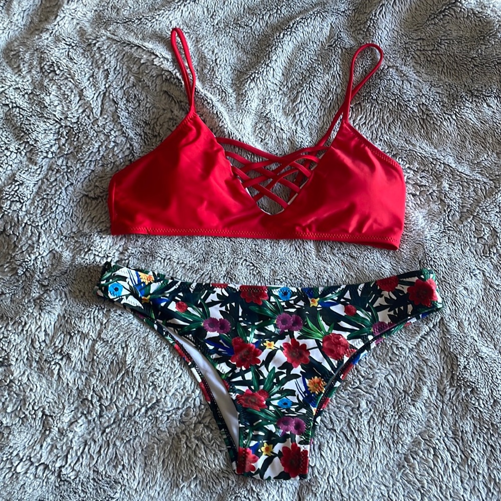 Bright red and floral bikini swimsuit set size L never worn